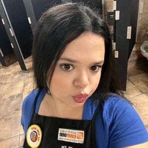 Meet your Posher, Selena